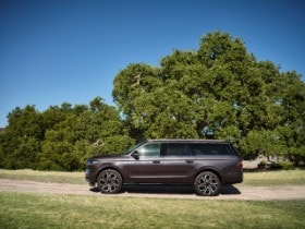2025 Lincoln Navigator Reserve Starlight Gray